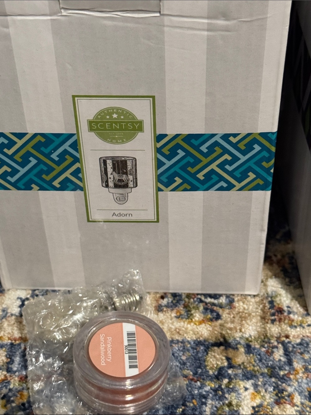 Sale NWT Set of 4 BUNDLE Scentsy Mini Plugin wax fragrance various warmers LOT - Picture 5 of 8